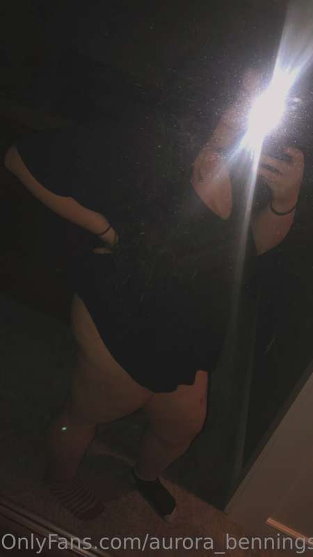 🖤 Anyone else sleep w/o pants? Comfy & easy access 😉