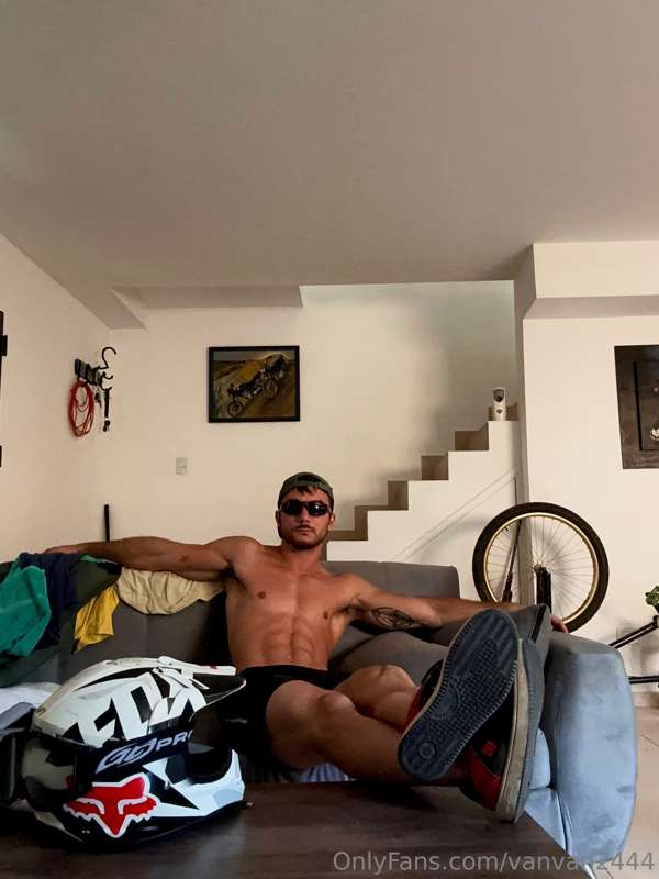 😎