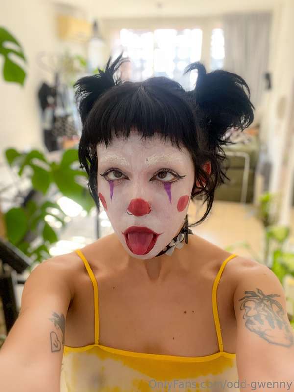 small but stealing the spotlight am i right?😏🎉Clowngirl in a..