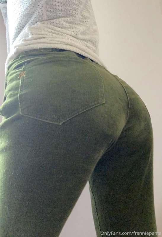✅ new green pants over my peachy bum! 🍑 I know you’d love th..