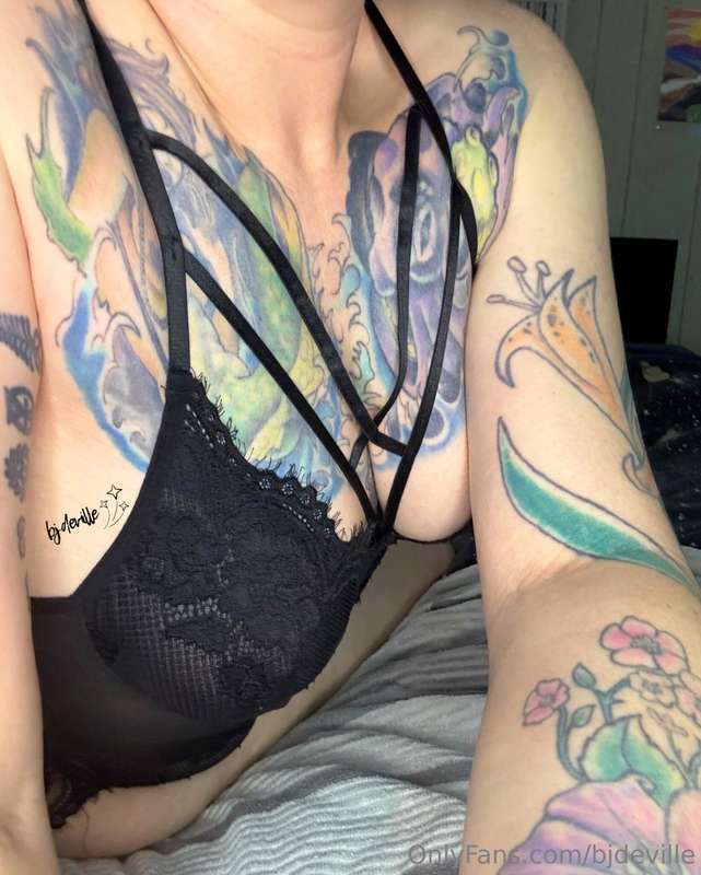 Bored and horny on a Saturday night 