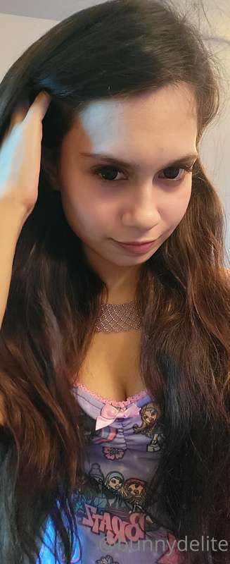 Purple Bratz outfit selfies