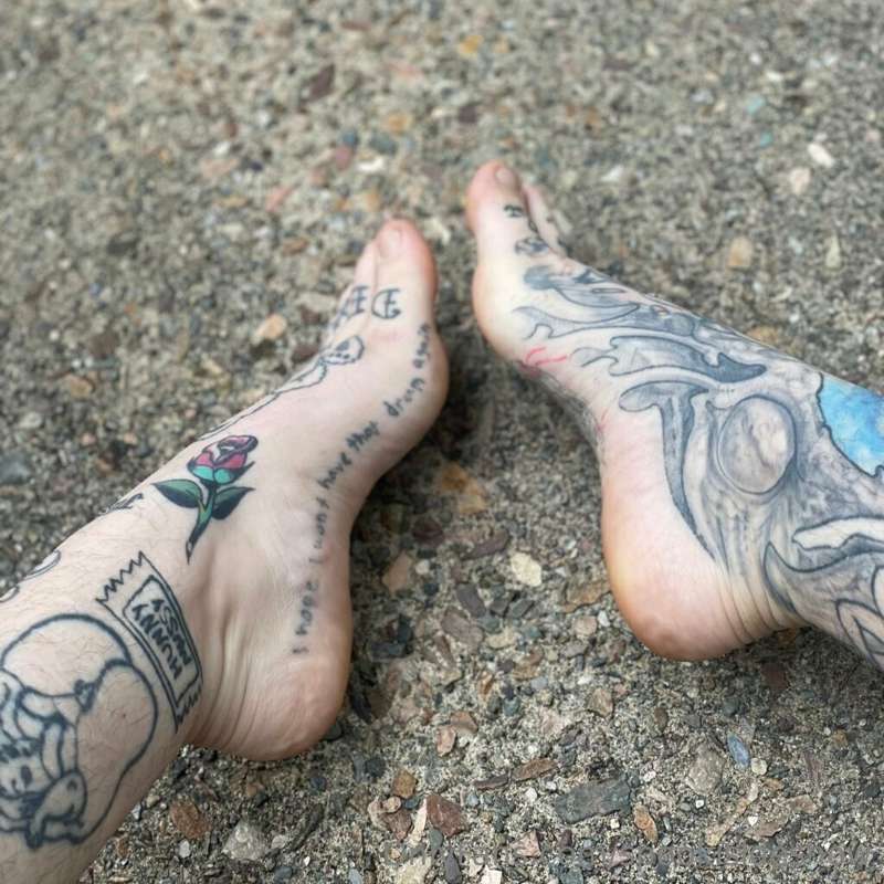 Get ur foot pics here