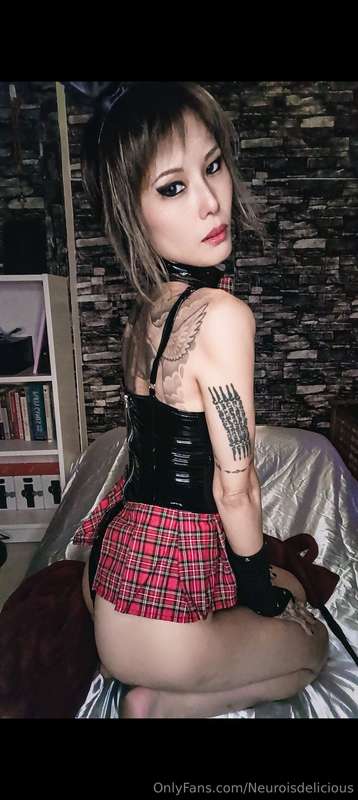 **😈 BIRTHDAY-DEVIL-GIRL celebrating her birthday by getting ..