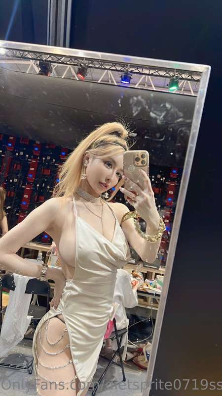 在JKF主持 
這種事交給我就對了😉