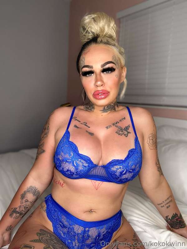 Would you cuddle up and keep me company?? 😌😌