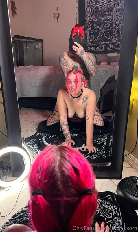Just a little spooky photo dump! 🥰 

@vikingdomdaddy