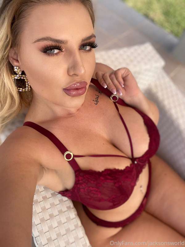 Happy Friday babe 🥰