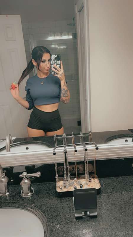 Good Morning ☀️😋  New Set Dropping today 👀  No way 🙅‍♀️you’r..