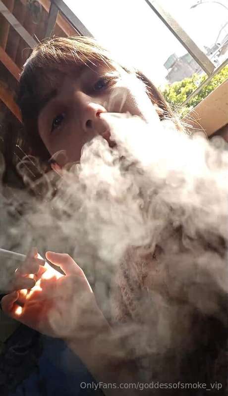 For all those who love videos with a lot of smoke on the len..