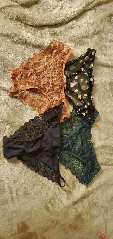 Hey babes! I'm selling some more worn panties! 💋They come in..