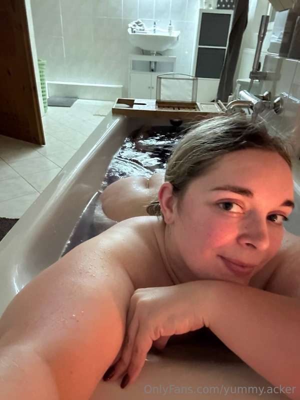 just enjoying my sunday bath:) had a relaxed, non-productive..