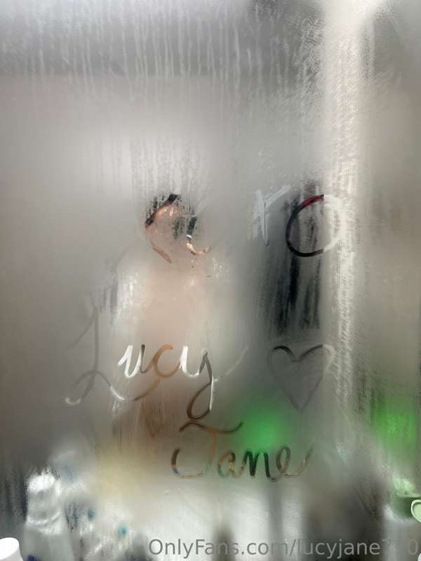 who wants to see what i did in the shower?? comment below 🧖‍..