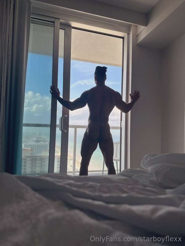 Enjoying the view this morning😬