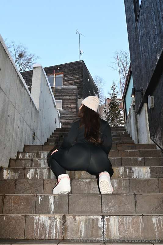 I’m active on my VIP page right now (: chat with me there @v..