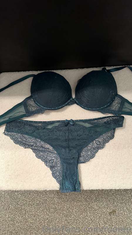 €50,- 1 dag dragen exclusief verzending
€50,- 1 day wear exc..