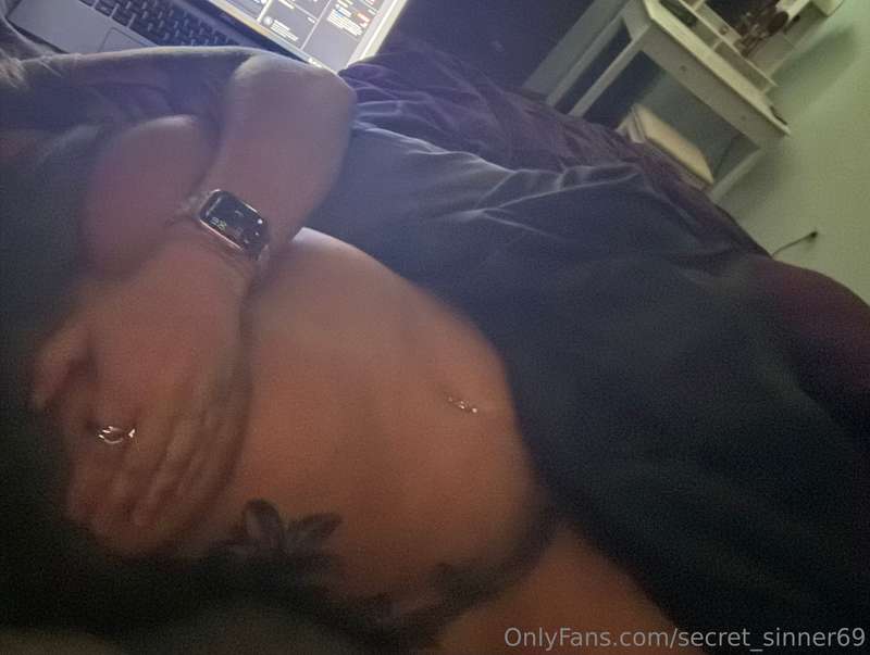 Perks of working from home 💕 wanna cuddle? 🥰