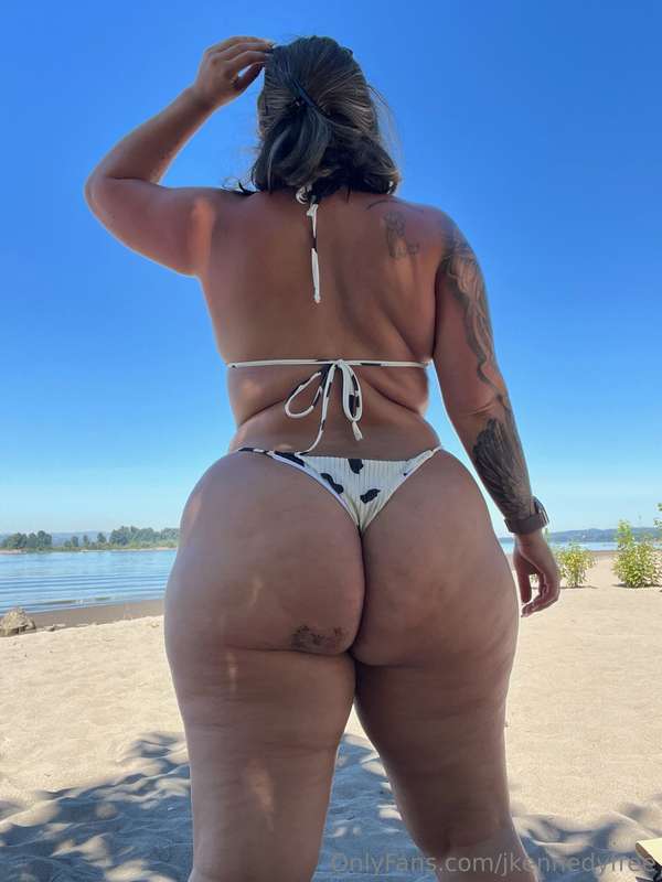 Take me back to the beach! See my curves at https://onlyfans..