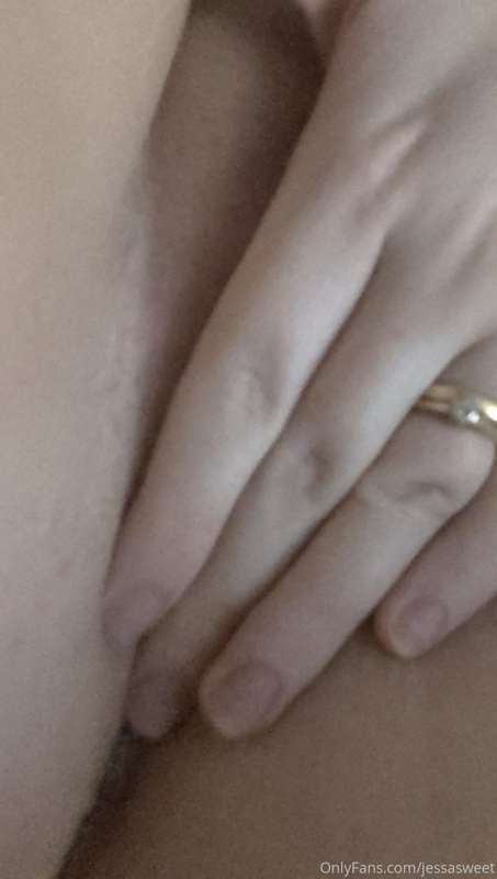 Getting my fingers sticky with cum 💦