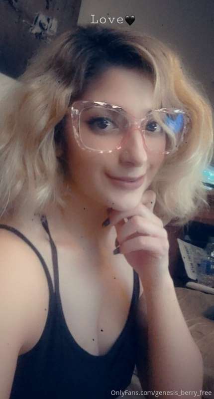 Live on CB!!
Also MFC & CamSoda but CB my fav
https://allmyl..