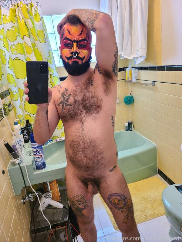 Popular demand on Twitter so here's a nude with my makeup on