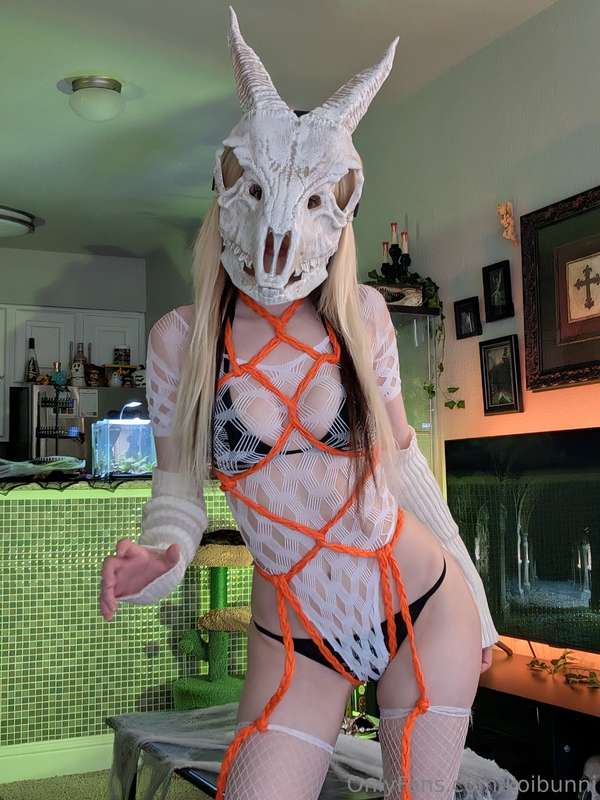 Don't look too closely into my mask holes xD I look insane i..