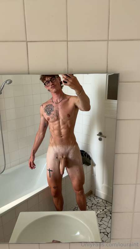 Horny in the bathroom 😈 When should i do my next stream? 