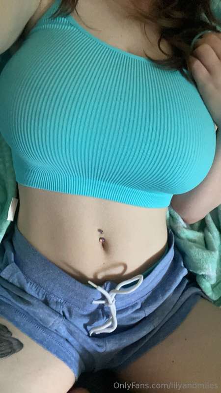New belly ring!!🩵💛🩷 -Lily