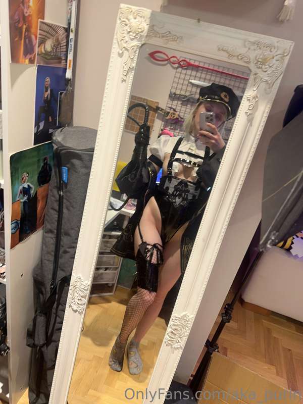 ‼️ new costume alert ‼️

I only wore half of the costume rig..