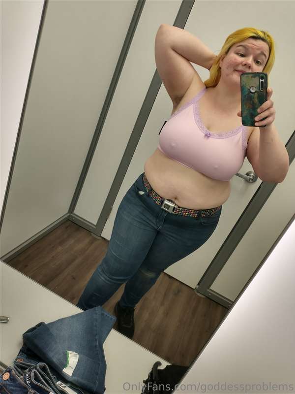 dressing room shenanigans 🥰🥰🥰