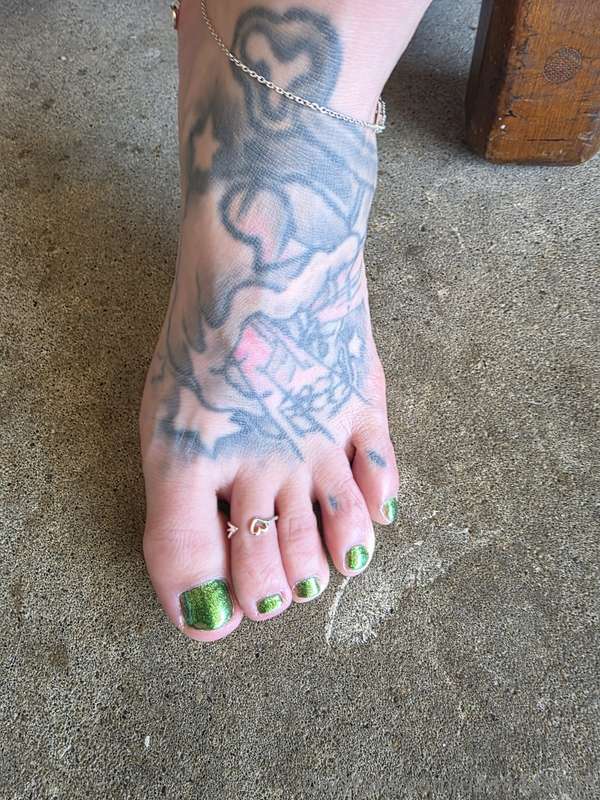 Do you like my green toes?