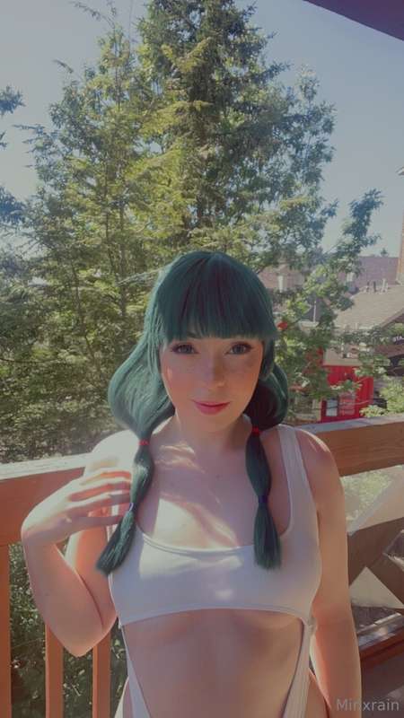 I reallly love the look of the dark green hair 🥰 what do you..