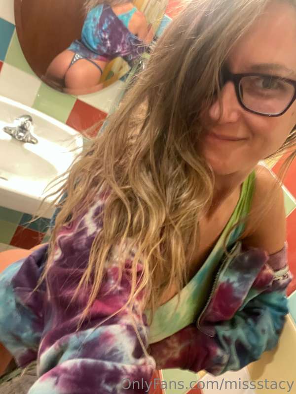 Ever wonder what’s taking those hot girls in the bathroom so..