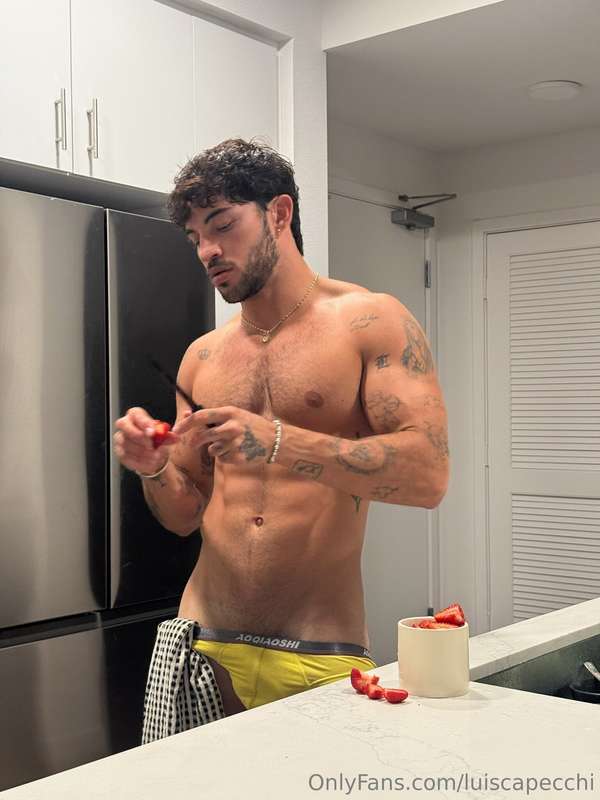 Can you identify the snack in this photo? 😏