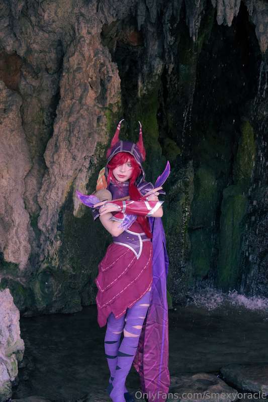 Photobump of photos my bf took of my Xayah🍗🎀