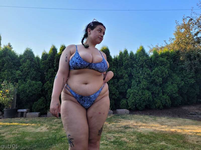 This pic makes me feel like a giant woman :0