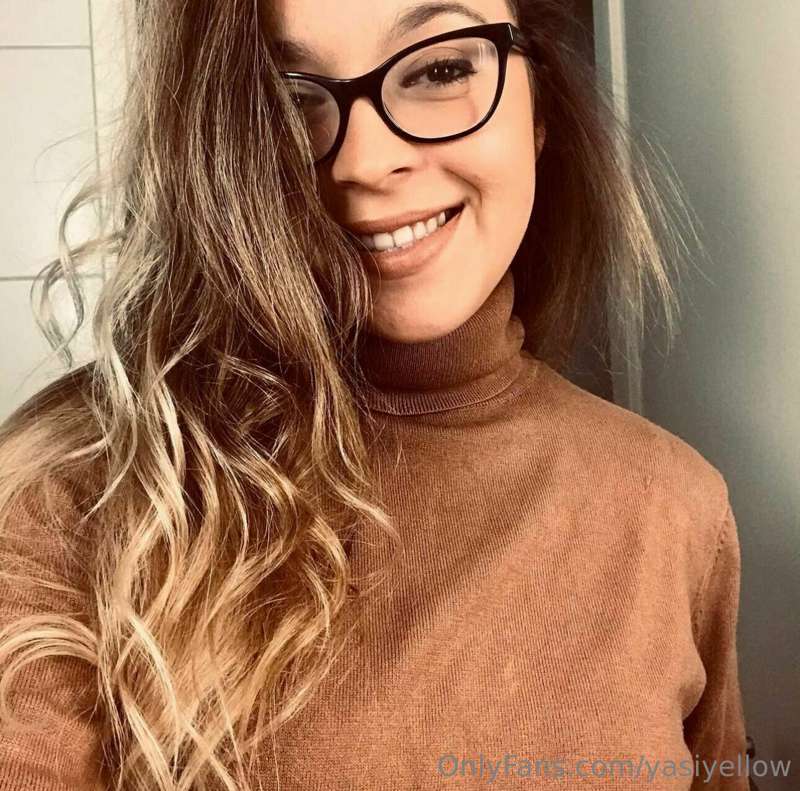 vollende den Satz: mit Brille sehe ich aus wie.... ?🤓😇