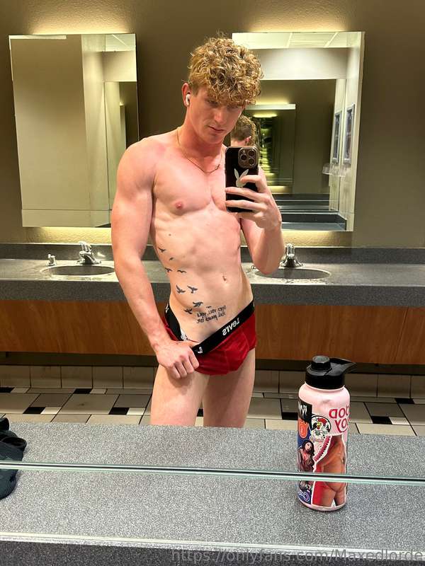 Dig in the undies🩲