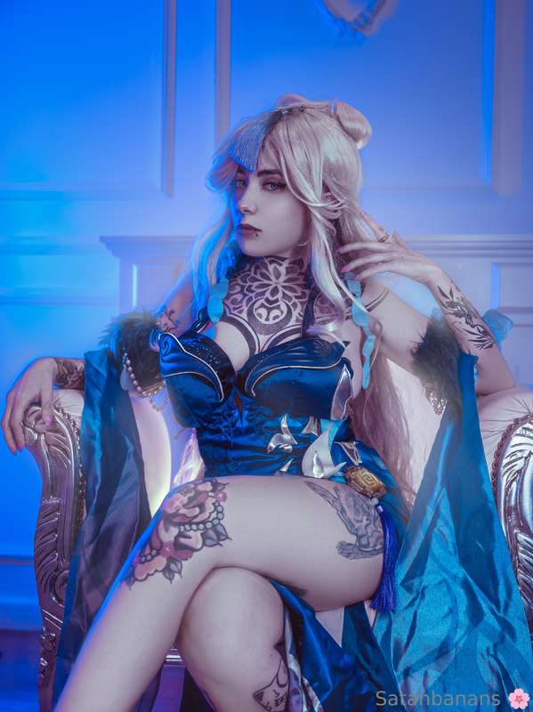 My new set “stare at my feet” is officially online, check yo..