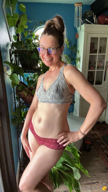 Would you stop in and say "Hi!" to this mom next door while ..