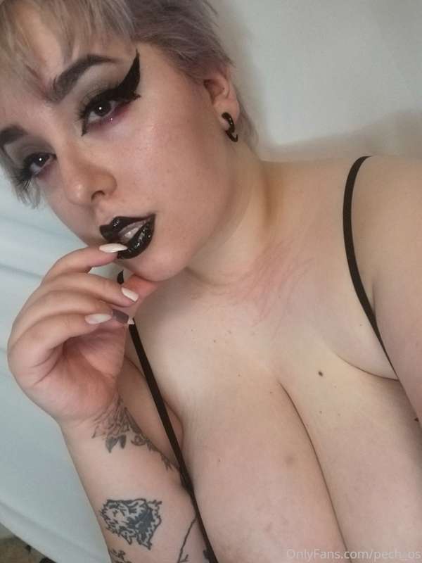 Should I have let my straps slip? 🤔😏😂💕
