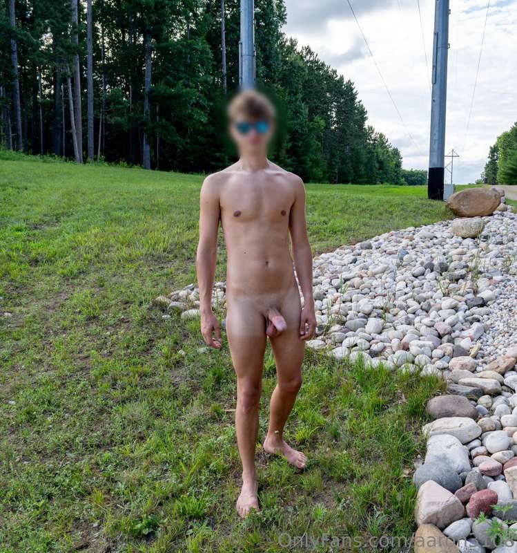 we're on a naked hike 😅