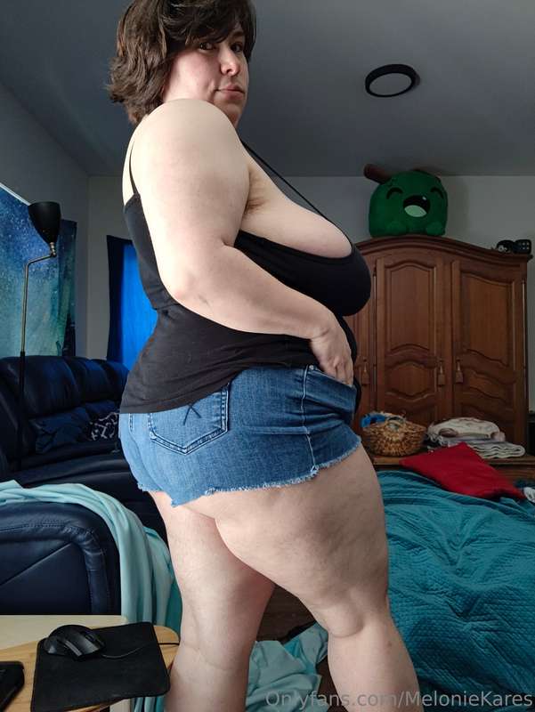 A little collection of pics for you 💕My thighs in the first ..