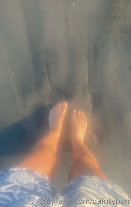 Beach day~ more coming stay tuned ☺️😉