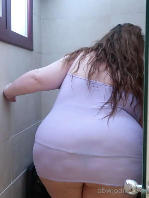 WWYD if you walked in on me like this in a public changing r..
