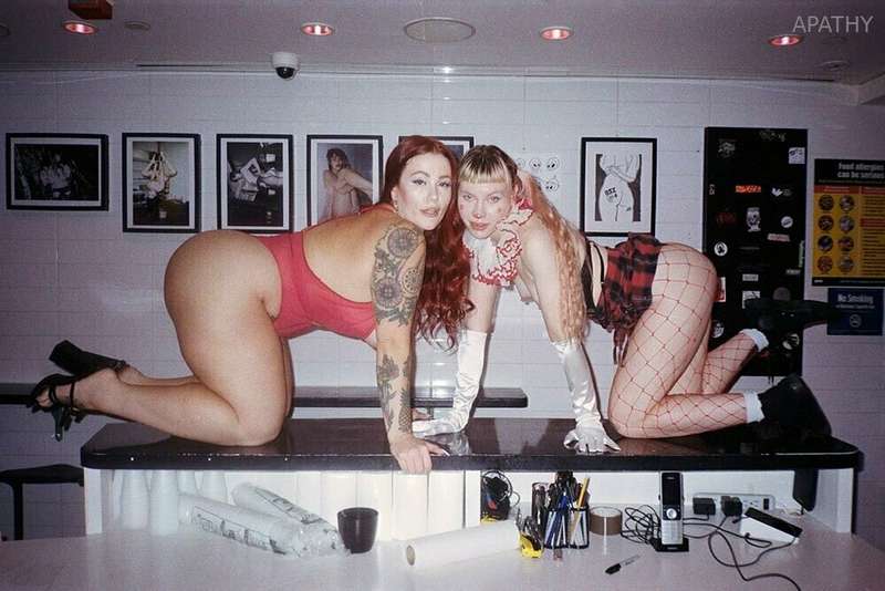 pizza shop babes
