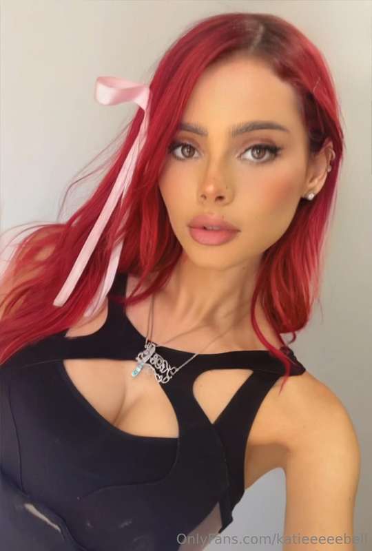 should i dye my hair again? what do you think? 🥰