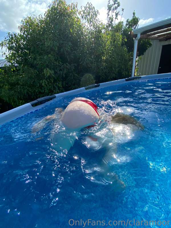 Who needs a pool floaty when you have this keeping you up? 🤷..