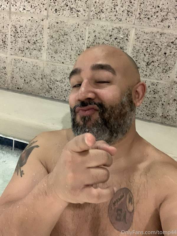 I’m in this hot tub alone, care to join me? ❤️❤️🥰🥰