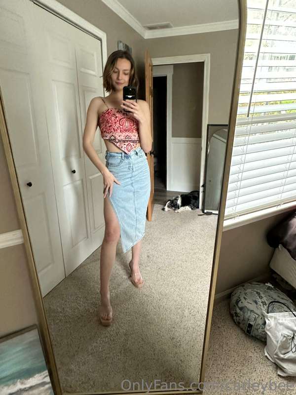 Long skirts can be sexy too 🌹